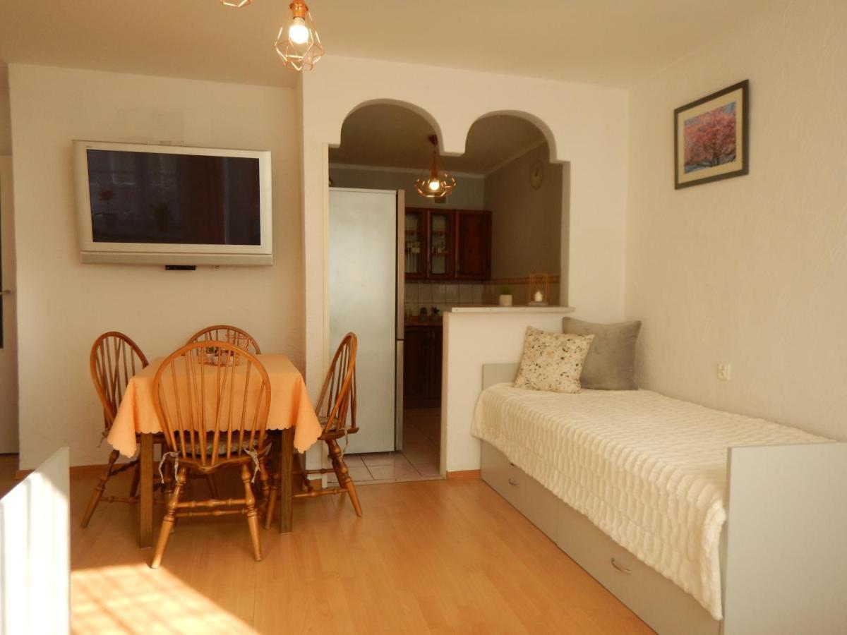 Apartament Piastowska Apartment Kamienna Gora Ngoại thất bức ảnh
